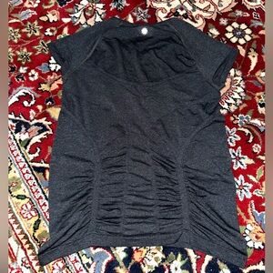 Athleta work out top. Size large. Soft and flattering.